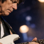 「完成しない」ことを選び続けたギタリスト、ジェフ・ベック｜バンドを持たず、歌わず、壊し続けた人生