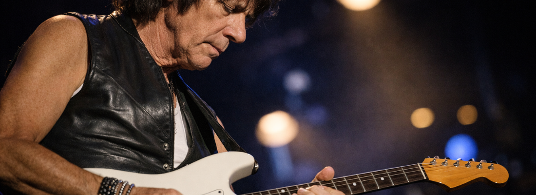 「完成しない」ことを選び続けたギタリスト、ジェフ・ベック｜バンドを持たず、歌わず、壊し続けた人生