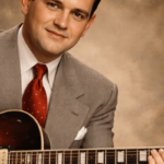 “親指が低音を刻み、人差し指が歌う”——ギター奏法を変えた男