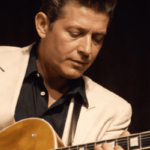 スコッティ・ムーアという“偶然”からロックは始まった ── ドラムのいないスタジオで生まれた最高のロカビリー